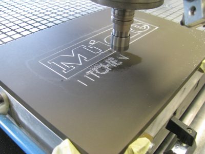 Gevelbord Alu Ano brons in produktie Miele